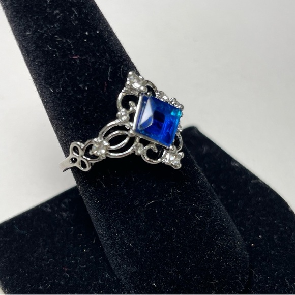 Elegant Silver Tone Scroll and Royal Blue Ring Size 8.5 - Picture 5 of 7